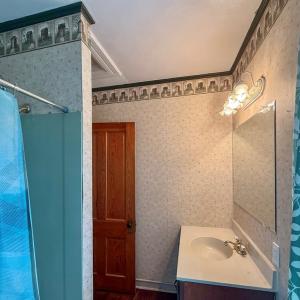 Bathroom - upstairs v2