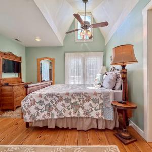 bedroom 2 - ensuite upstairs