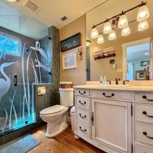 bathroom - ensuite upstairs