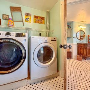 laundry room - upstairs