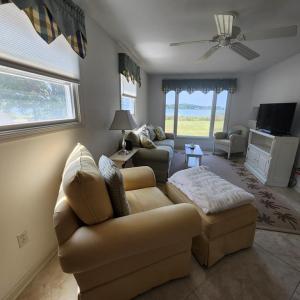 Guest Room/Library, With Waterview