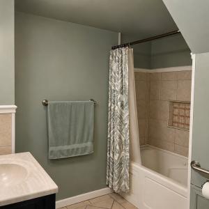 1st Floor Full Bathroom