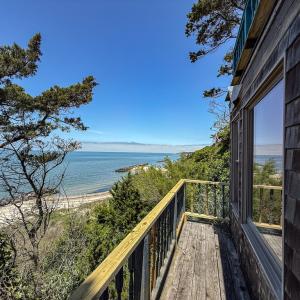 Terrace of bay front studio
