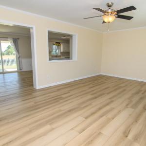 View from Livingroom into Kitchen