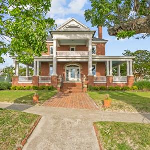 Photo #5 of 306 BAY AVE, CAPE CHARLES, VA 0.5 acres
