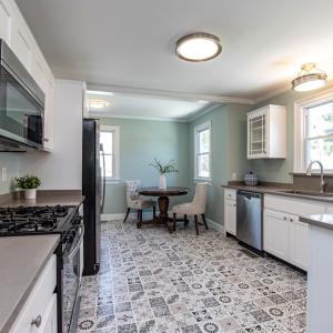 Eat-In Kitchen