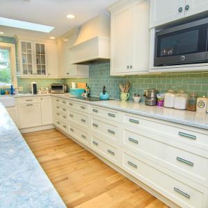 Tons of storage in this kitchen