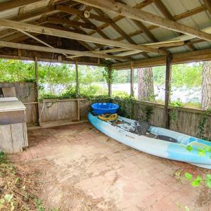 The perfect spot to pick crabs or storage