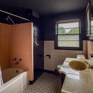 Secondary Full Bathroom