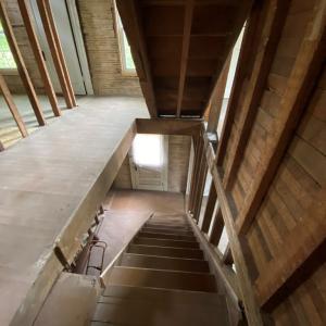 steps to the 2nd floor