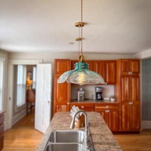Kitchen Bar/Island