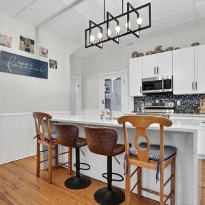 Eat-In Kitchen
