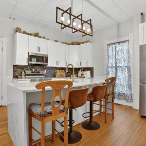 Eat-In Kitchen