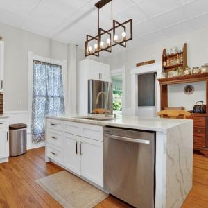 Eat-In Kitchen