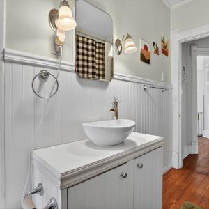 Upstairs Bath