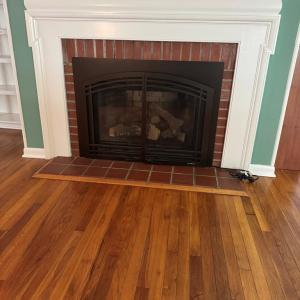 Fire place with gas log