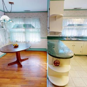 Eat in kitchen
