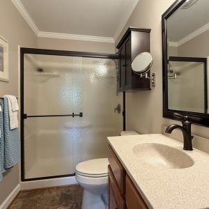 Second full Bathroom in Main