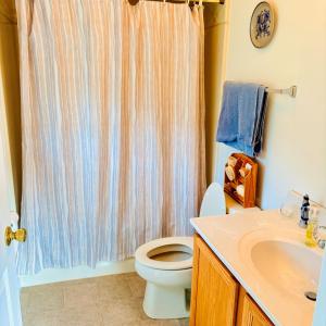 1st Floor BR-En Suite Bathroom