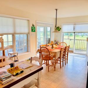 Kitchen/Dining Area