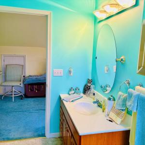 2nd Floor Bathroom