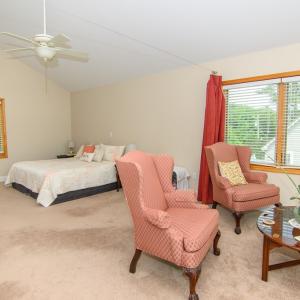 Primary Suite Loft Area, Vaulted Ceilings Natural Light, Spacious Room, Ensuite, Walk In Closet