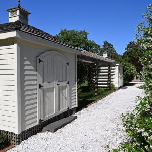 Colonial garden sheds
