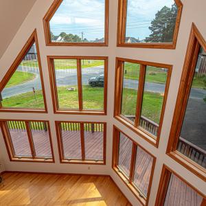 Expansive windows