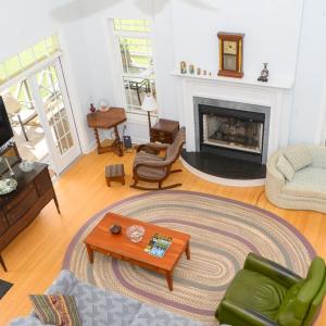 2nd Floor Foyer View