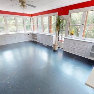 Sun room with lots of windows for your plants