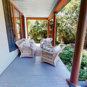 Nice front porch.  Very private