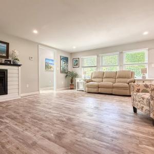 Large family room with wet bar