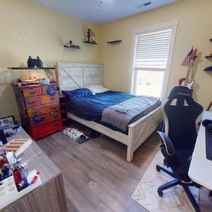 bedroom 3 (front of house).