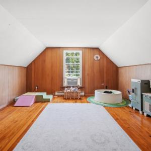 Extra Space off bonus room