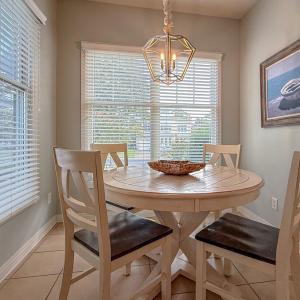 Kitchen breakfast nook