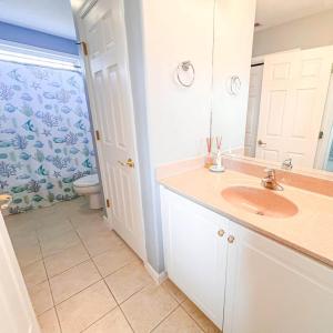 2nd Floor Bath