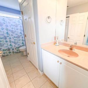 2nd Floor Bath