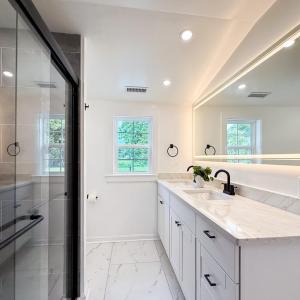 1st Floor Primary Bathroom