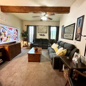 Apt C Livingroom