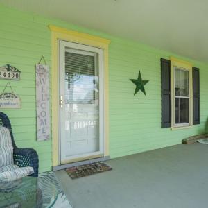 Open Front Porch, Plenty of seating
