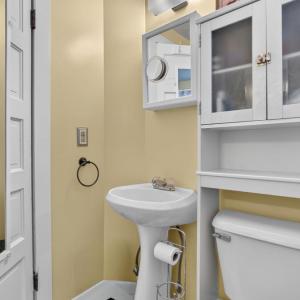 Second Floor Full Bathroom