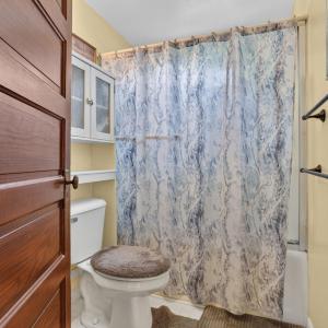 Second Floor Full Bathroom