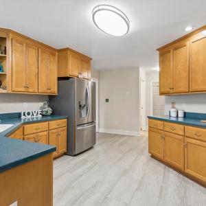 Large kitchen with lots of storage