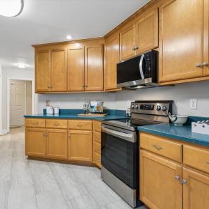 Large kitchen with lots of storage