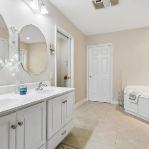 Primary Bathroom w/dual sinks, walk-in tile shower, and large soaking tub.