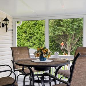 Screened Porch w/composite decking and sliding glass doors to the sunroom as well as the primary bedroom.