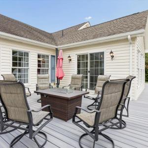 Large open deck area w/composite decking