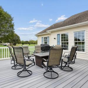 Large open deck area w/composite decking
