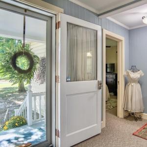 Front door entry way