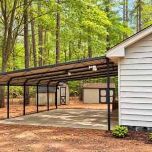 Covered patio/2 Storage sheds